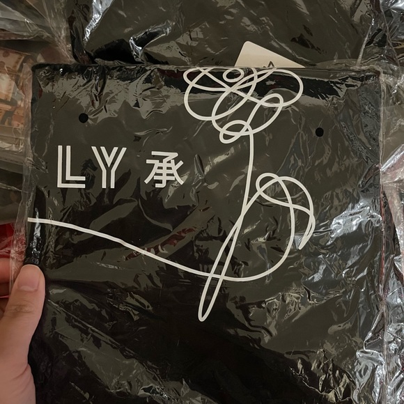BTS Ly love yourself black tshirt - Picture 1 of 4